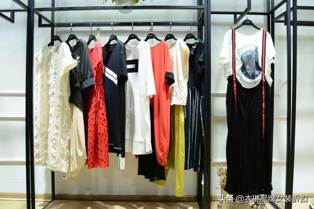 開服裝店怎么找貨源合作（開服裝店怎么找貨源深圳）