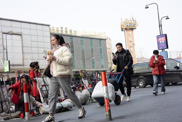 杭州服裝批發(fā)一手貨源市場在哪里在哪個高鐵下車近（杭州服裝批發(fā)一手貨源市場在哪里童裝）