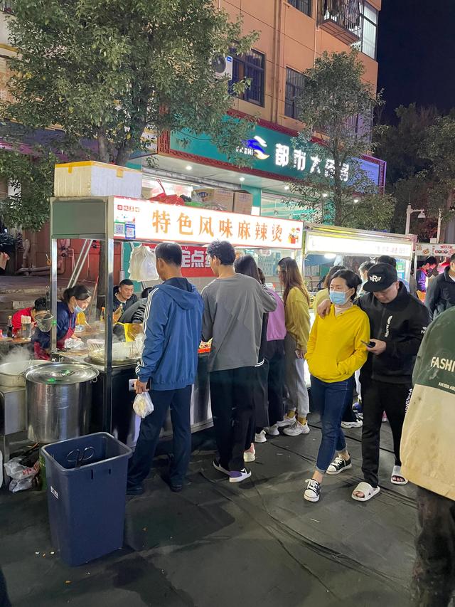 深圳十大夜市地?cái)傄粋€(gè)月多少收入，深圳十大夜市地?cái)傄粋€(gè)月多少租金