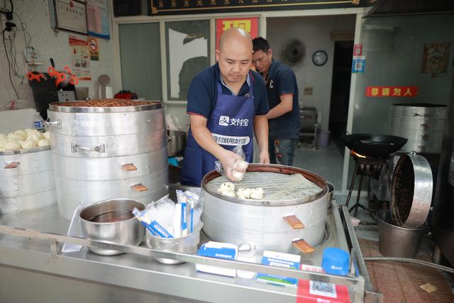 早餐店的包子哪里進(jìn)貨的，早餐店的包子哪里進(jìn)貨的多？