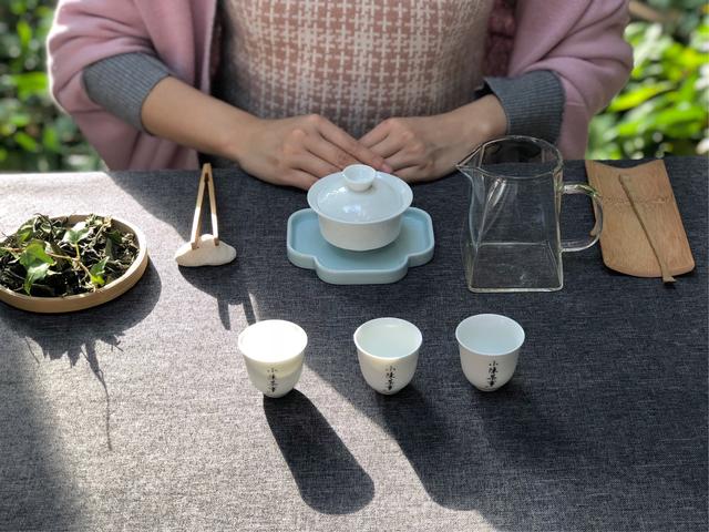 細(xì)腰、斗笠、高足，不管啥造型，為什么國(guó)內(nèi)茶杯普遍沒(méi)有“把”？