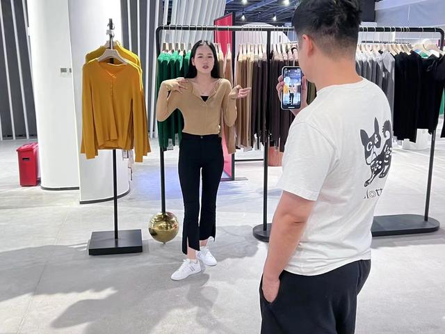 淘寶直播賣衣服貨源，淘寶直播賣衣服貨源怎么解決？